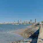Lush Gold Coast - Cosy 2B Home
