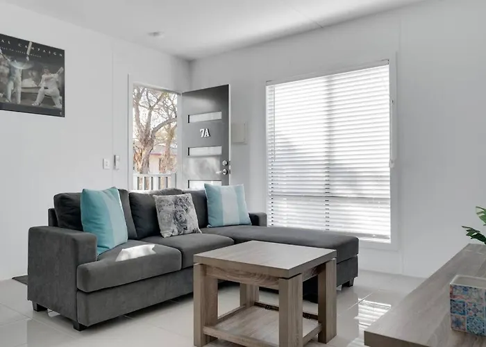Lush Gold Coast - Cosy 2B Home